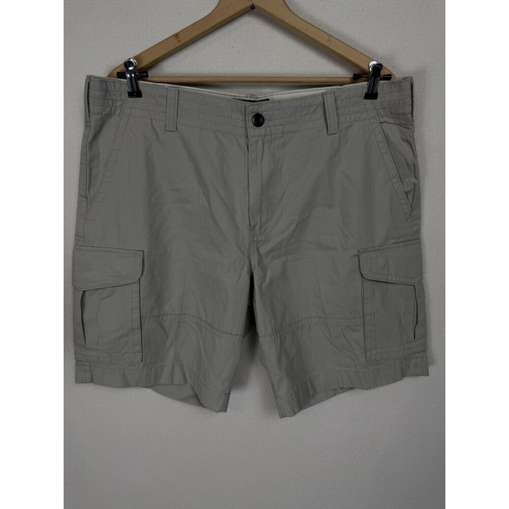 Tommy Hilfiger Men's Cargo Shorts Khaki 38" W 10" Inseam Classic Casual Preppy